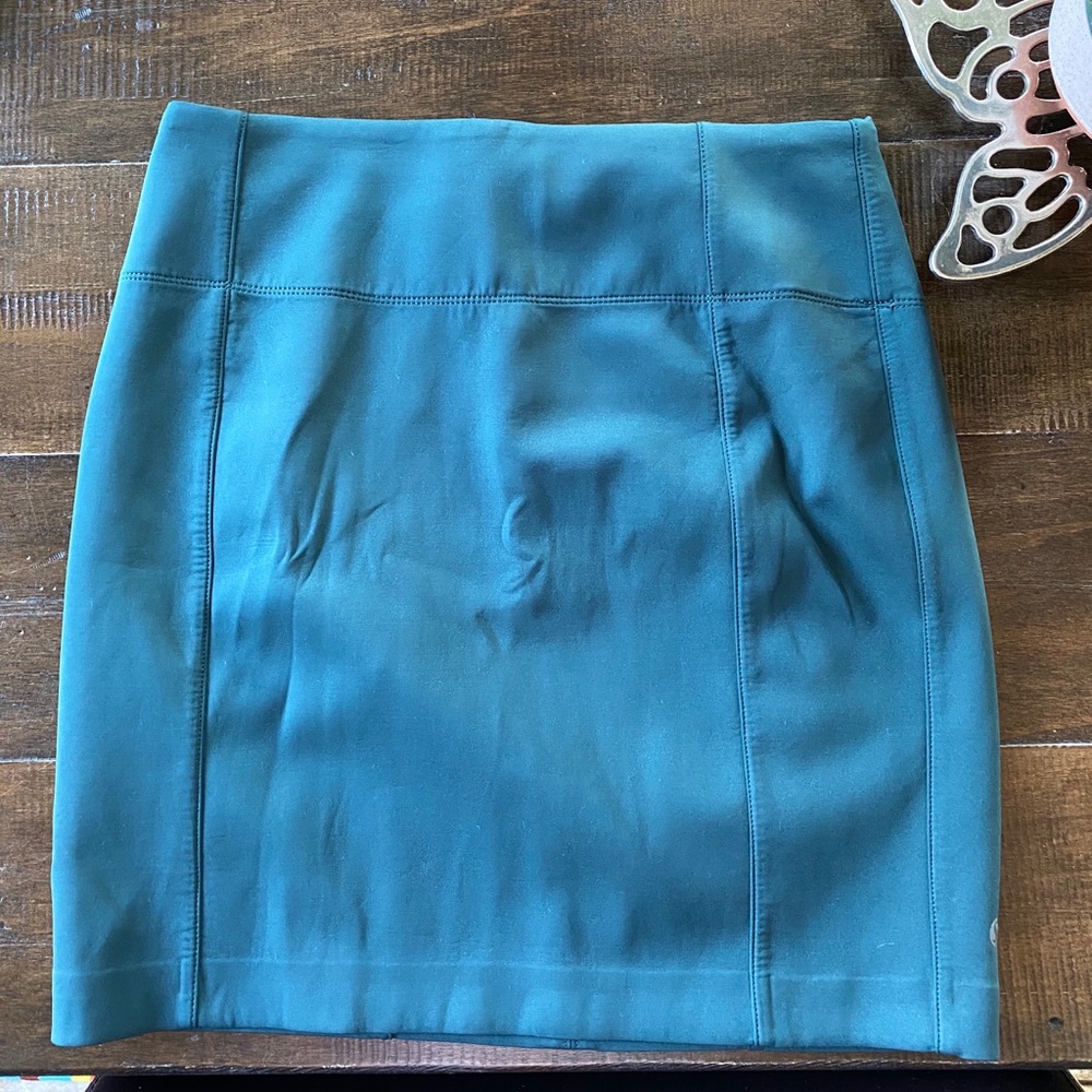 EUC lululemon skirt size 8